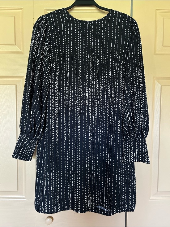 H&M Dresses & Skirts - H&M Black Shift Dress with White Dotted Stripes